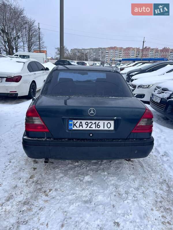 Седан Mercedes-Benz C-Class