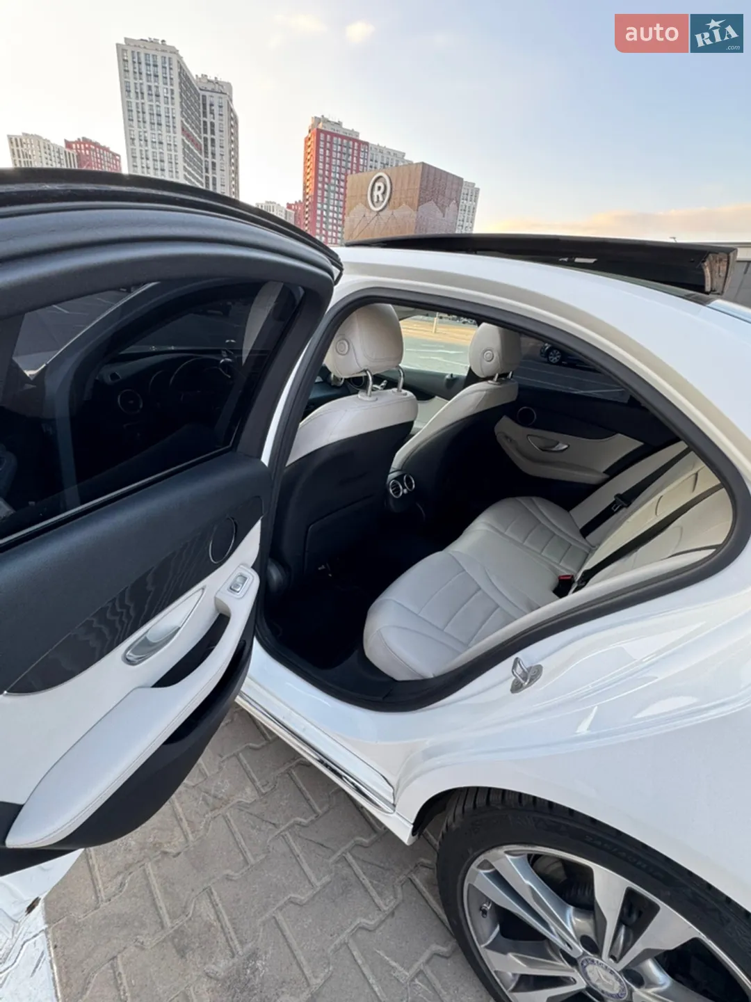 Mercedes-Benz C-Class 2017 VIN WDDWF4JB5HR280155 фото оголошення 13 з 30