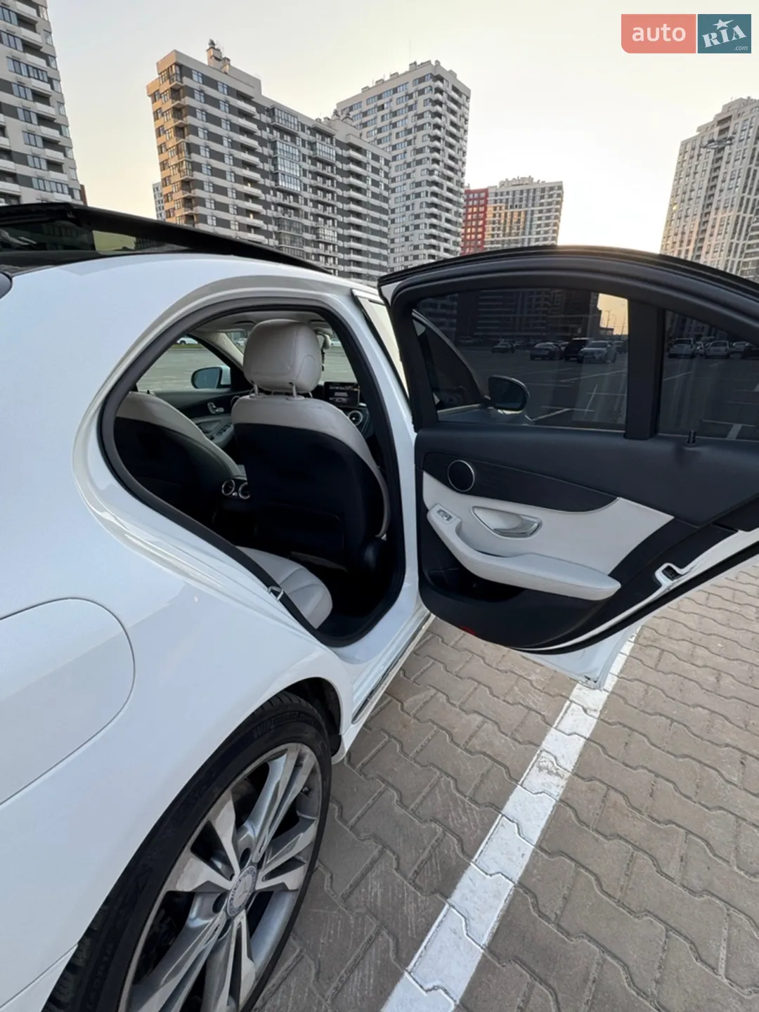 Mercedes-Benz C-Class 2017 VIN WDDWF4JB5HR280155 фото оголошення 16 з 30