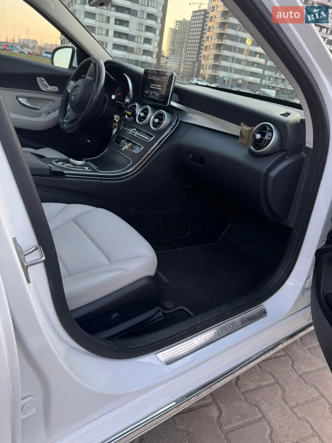 Mercedes-Benz C-Class 2017 VIN WDDWF4JB5HR280155 фото оголошення 23 з 30