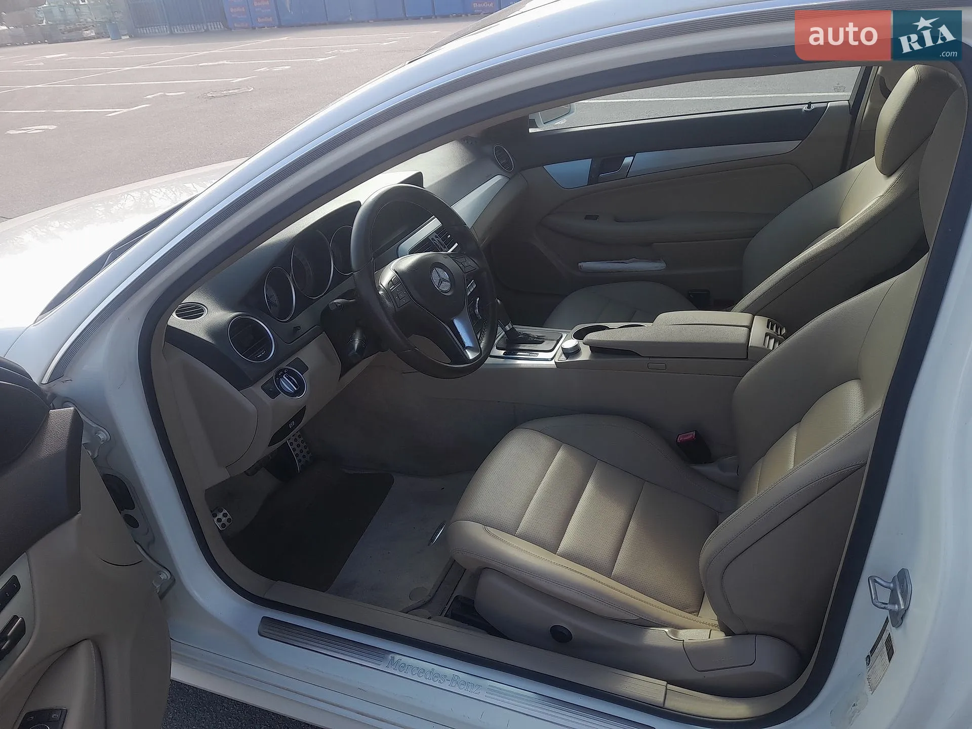Mercedes-Benz C-Class 2011 VIN WDDGJ4HB2CF743162 фото оголошення 3 з 29