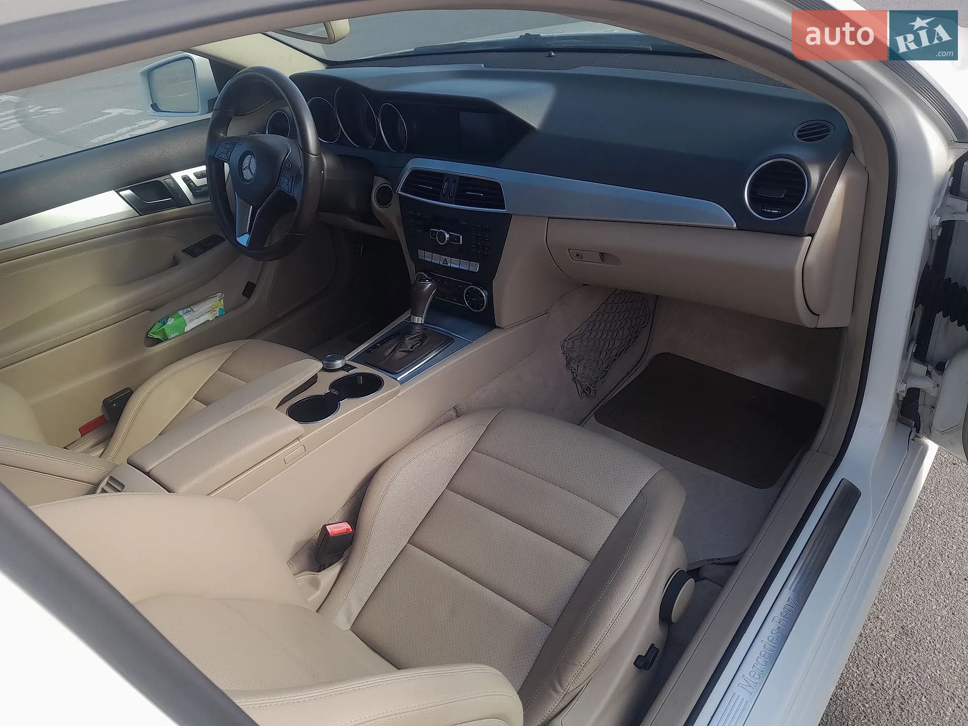Mercedes-Benz C-Class 2011 VIN WDDGJ4HB2CF743162 фото оголошення 6 з 29