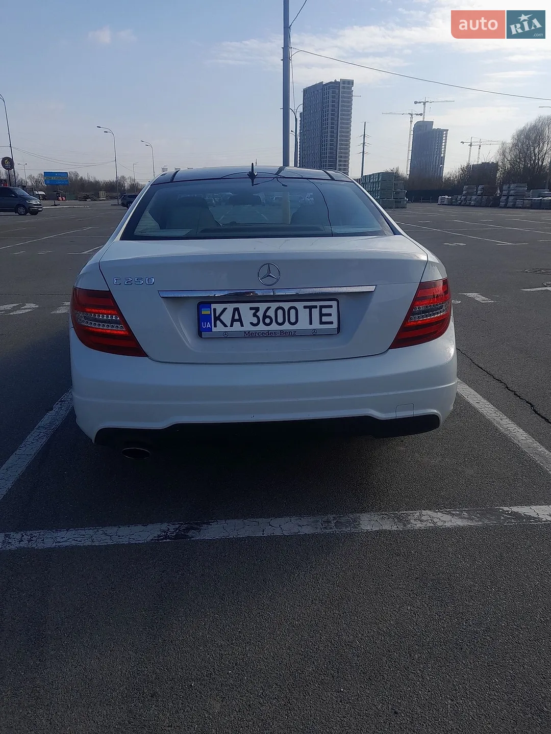 Mercedes-Benz C-Class 2011 VIN WDDGJ4HB2CF743162 фото оголошення 13 з 29