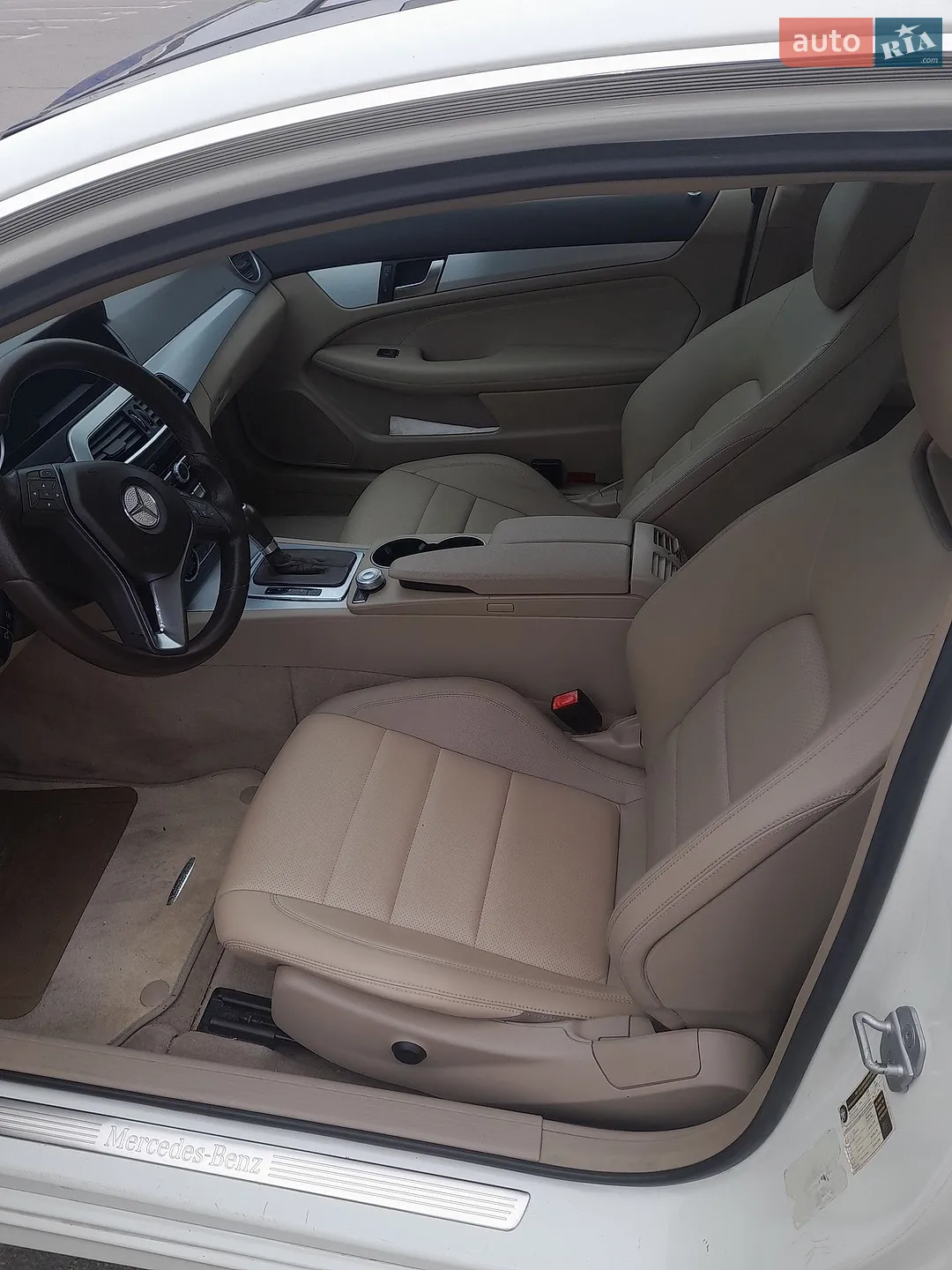 Mercedes-Benz C-Class 2011 VIN WDDGJ4HB2CF743162 фото оголошення 26 з 29