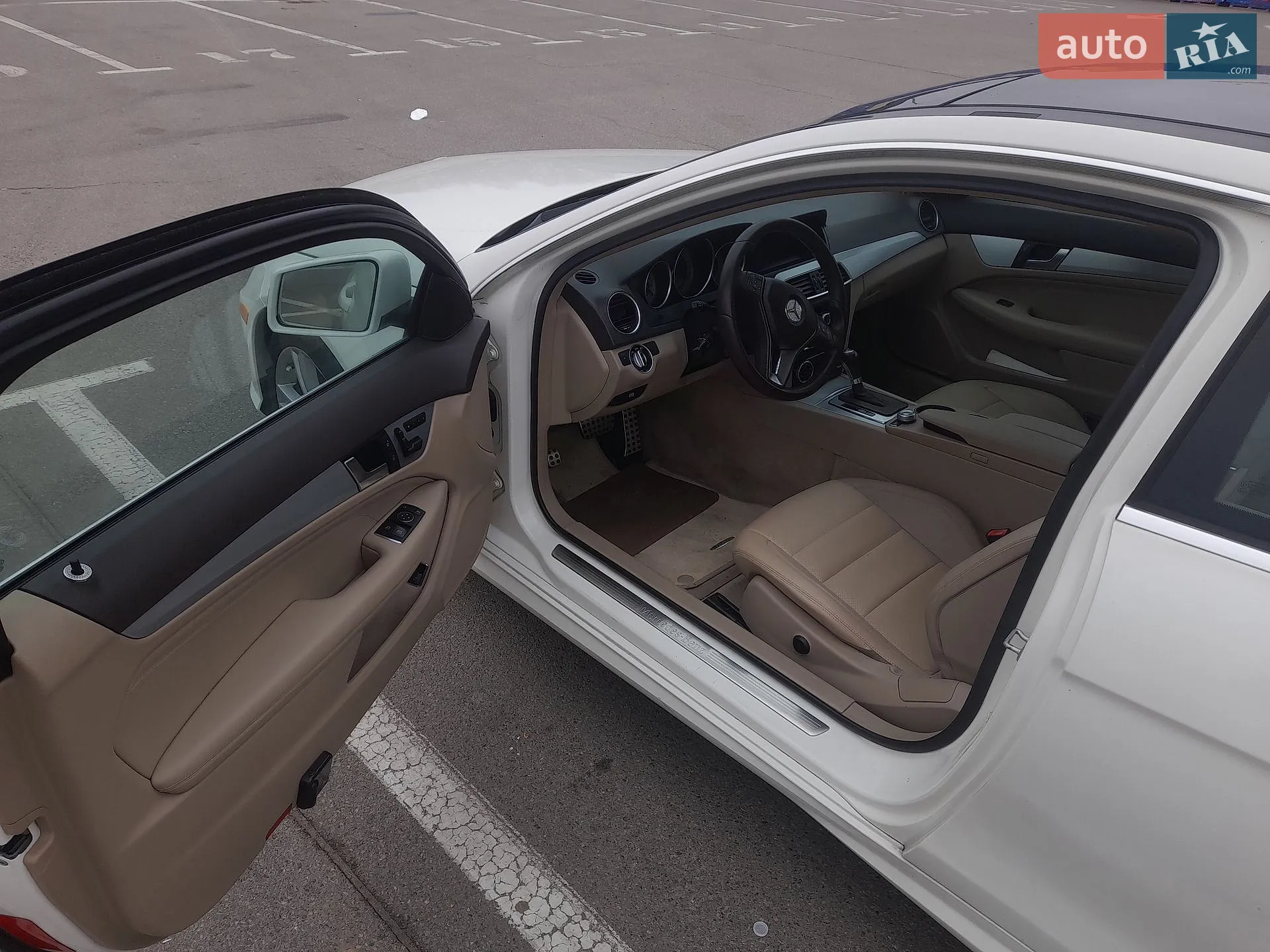 Mercedes-Benz C-Class 2011 VIN WDDGJ4HB2CF743162 фото оголошення 27 з 29