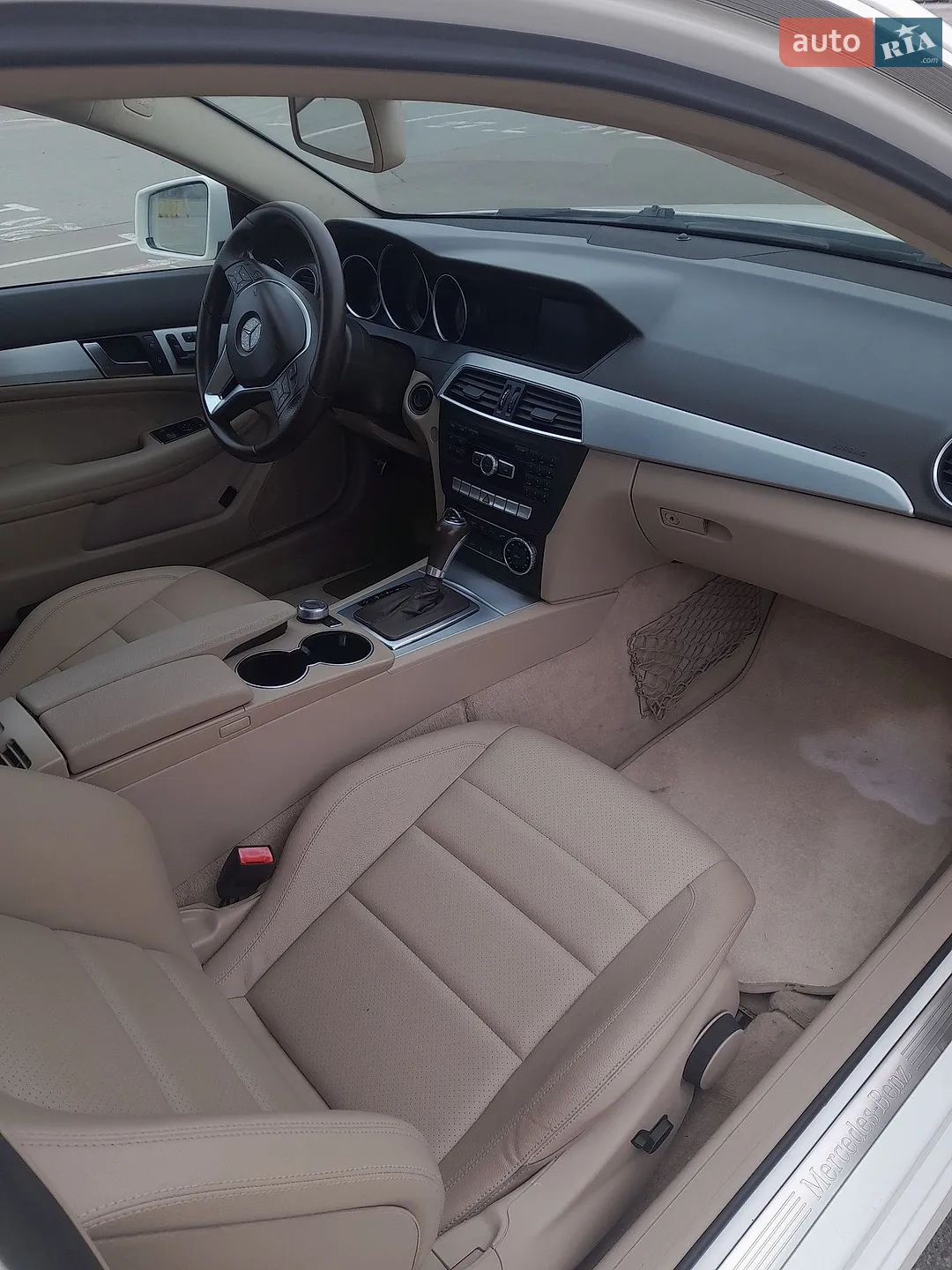 Mercedes-Benz C-Class 2011 VIN WDDGJ4HB2CF743162 фото оголошення 28 з 29
