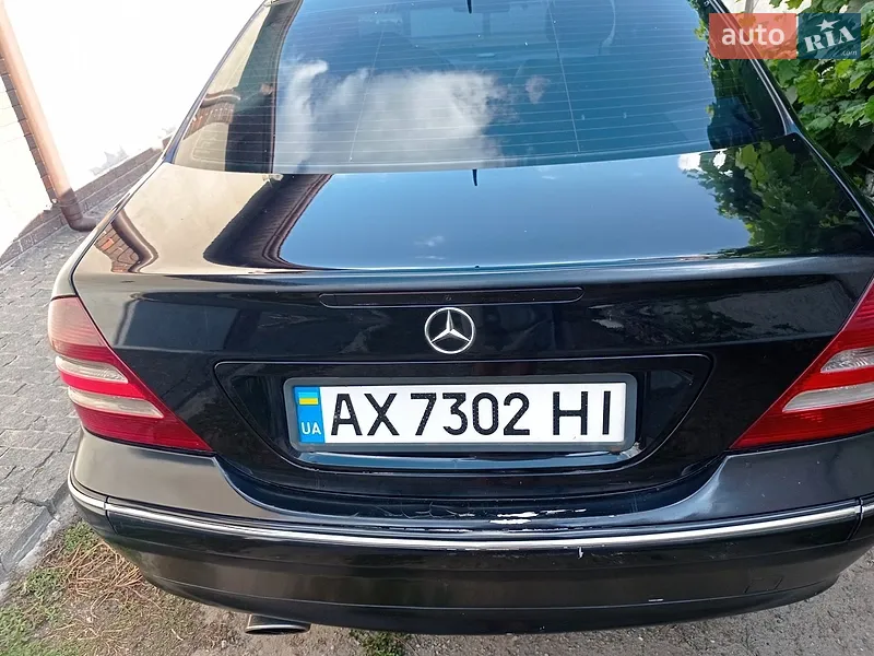 Mercedes-Benz C-Class 2005