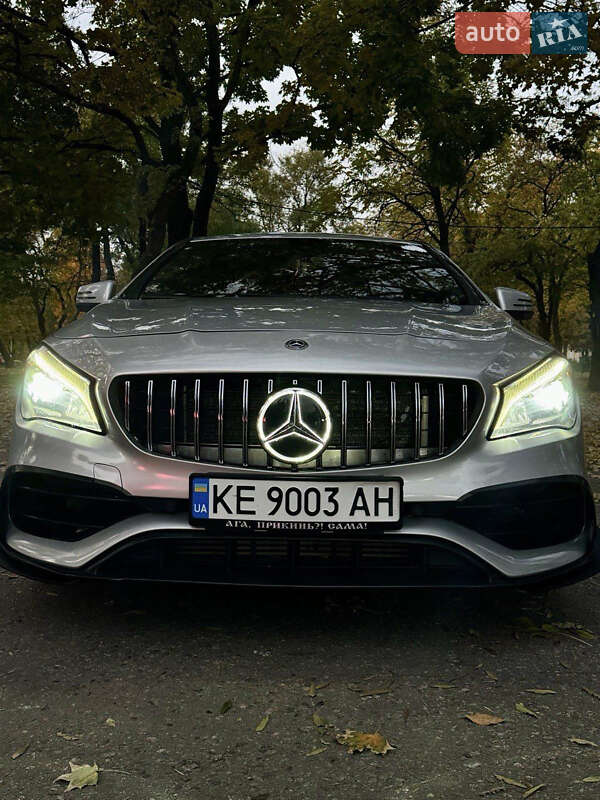 Седан Mercedes-Benz CLA-Class