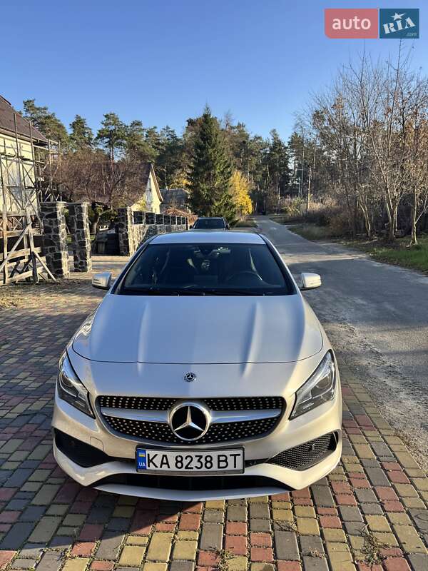 Седан Mercedes-Benz CLA-Class