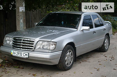 Mercedes-Benz E-Class  1989