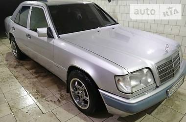 Mercedes-Benz E-Class  1986