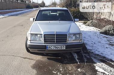 Mercedes-Benz E-Class  1993