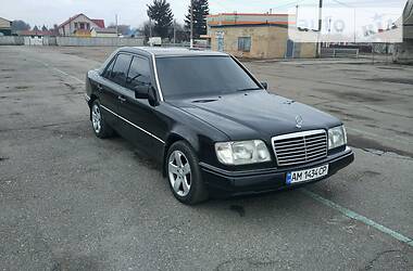 Mercedes-Benz E-Class  1993