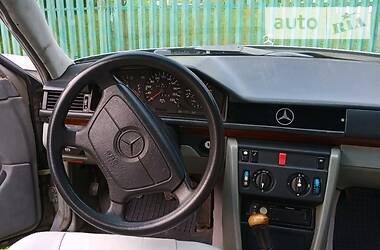 Mercedes-Benz E-Class  1992
