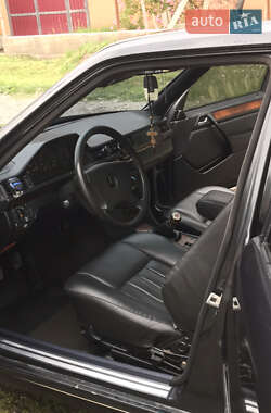Mercedes-Benz E-Class  1986