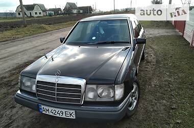 Mercedes-Benz E-Class  1993