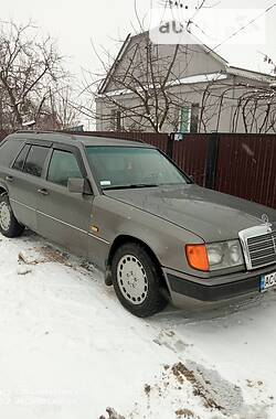 Mercedes-Benz E-Class  1990