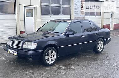 Mercedes-Benz E-Class  1993