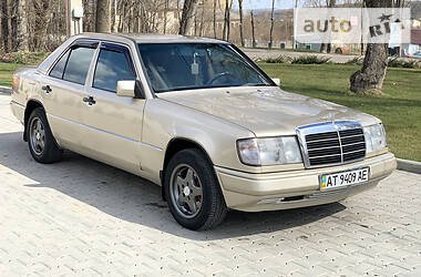 Mercedes-Benz E-Class  1989