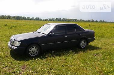 Mercedes-Benz E-Class  1992