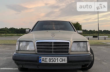 Mercedes-Benz E-Class  1989