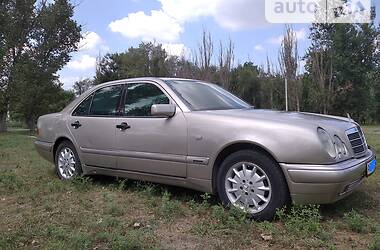 Mercedes-Benz E-Class  1996