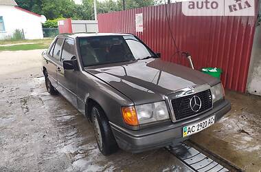 Mercedes-Benz E-Class  1989