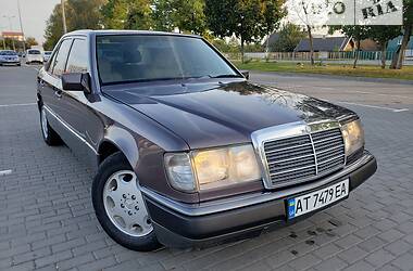 Mercedes-Benz E-Class  1993