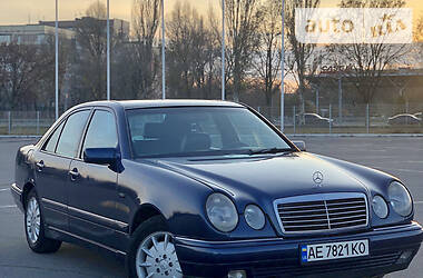 Mercedes-Benz E-Class  1995