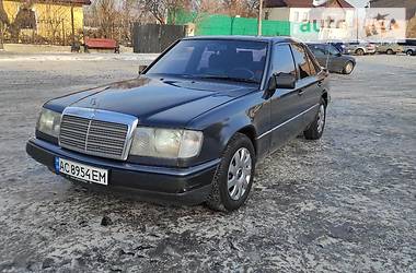 Mercedes-Benz E-Class  1993