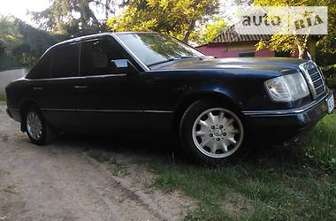 Mercedes-Benz E-Class W124 1989