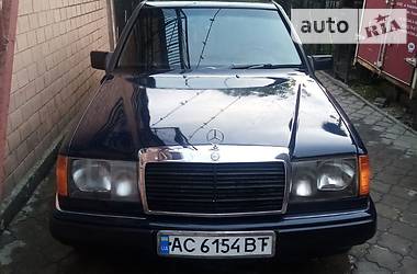 Mercedes-Benz E-Class  1993