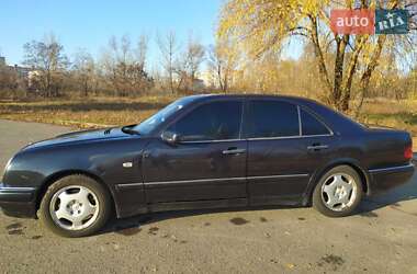 Mercedes-Benz E-Class  1996