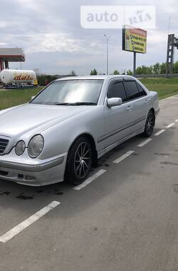 Mercedes-Benz E-Class  2001