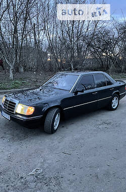 Mercedes-Benz E-Class  1992