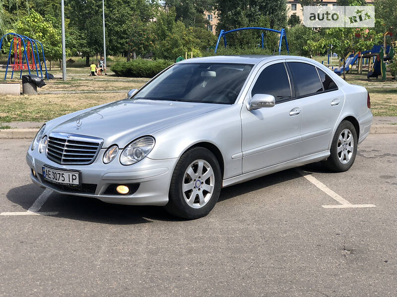 Седан Mercedes-Benz E-Class