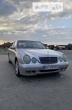 Mercedes-Benz E-Class  2001