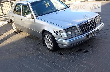 Mercedes-Benz E-Class  1993