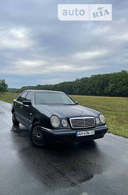 Mercedes-Benz E-Class  1999