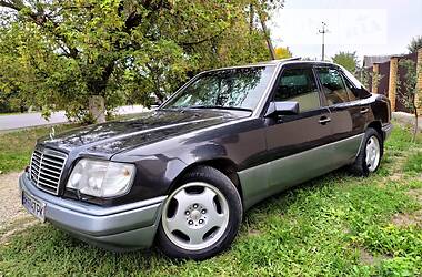 Mercedes-Benz E-Class  1993