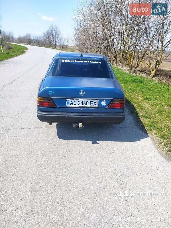 Седан Mercedes-Benz E-Class