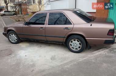 Mercedes-Benz E-Class  1986