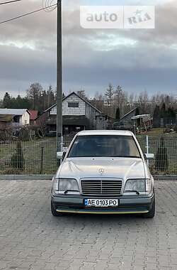 Mercedes-Benz E-Class  1993