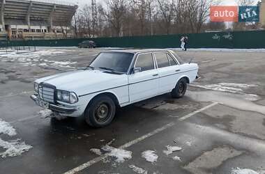 Mercedes-Benz E-Class  1982