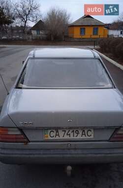 Mercedes-Benz E-Class  1989