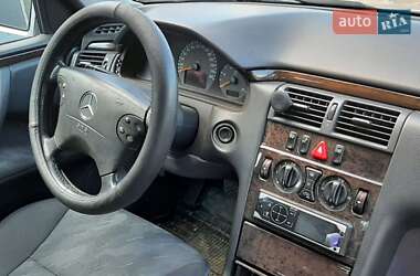 Mercedes-Benz E-Class  2002