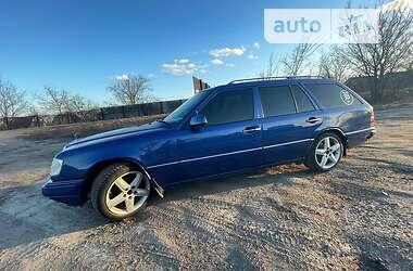 Mercedes-Benz E-Class  1992