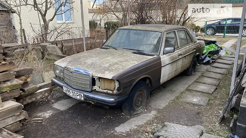 Mercedes-Benz E-Class 1982