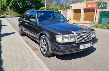 Mercedes-Benz E-Class  1989