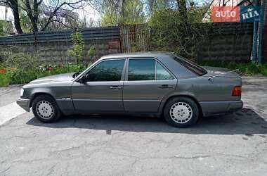 Mercedes-Benz E-Class  1986